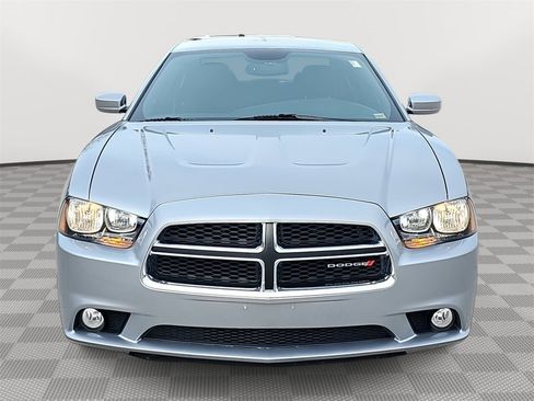 Used 2014 Dodge Charger SXT image 2