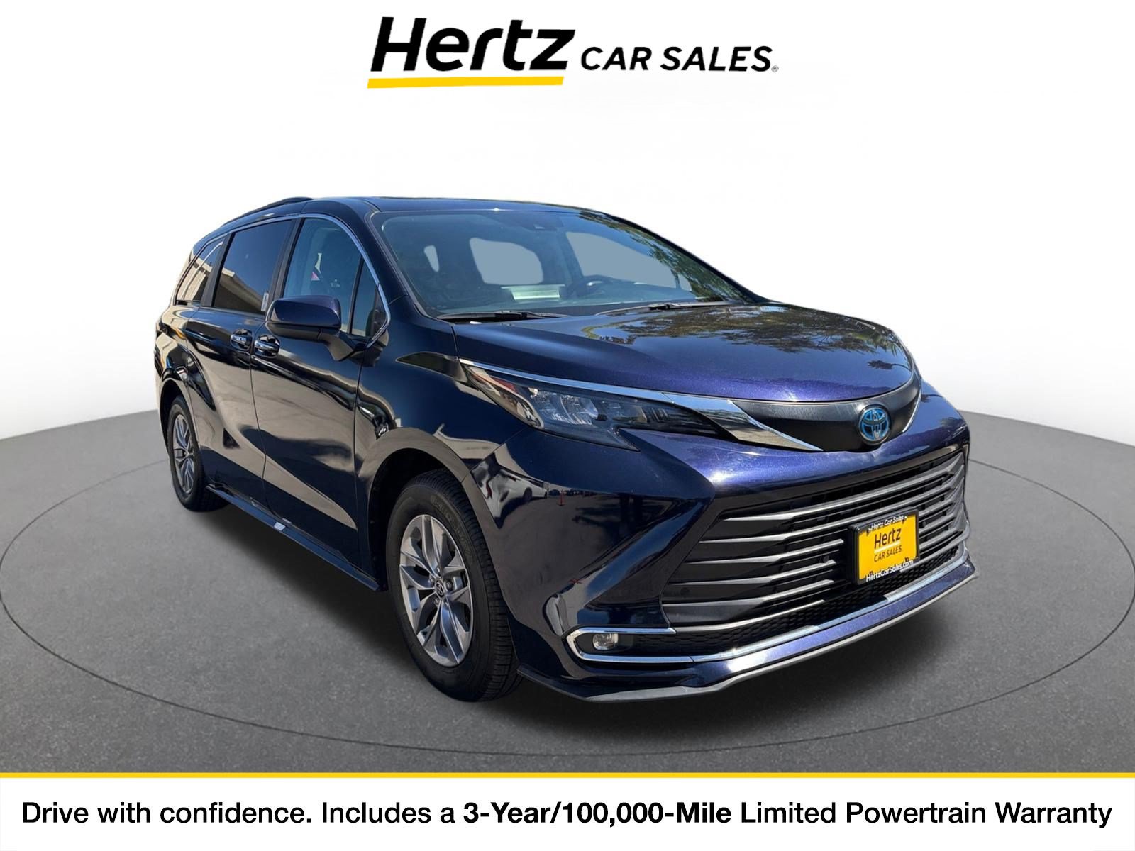 Used 2024 Toyota Sienna XLE FWD image 1