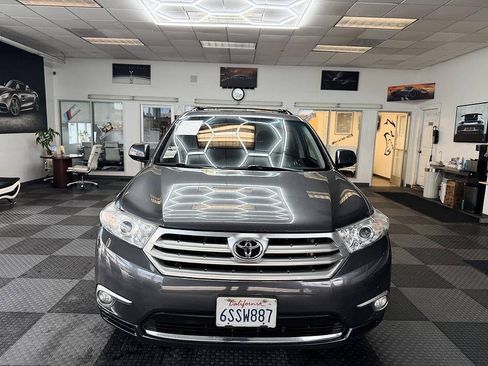 Used 2012 Toyota Highlander Limited w/ Tow Pkg AWD/4WD image 2
