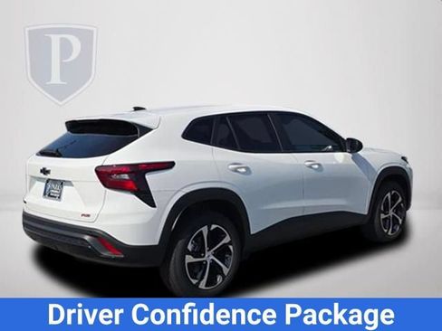New 2026 Chevrolet Trax RS w/ Sunroof Package FWD image 6