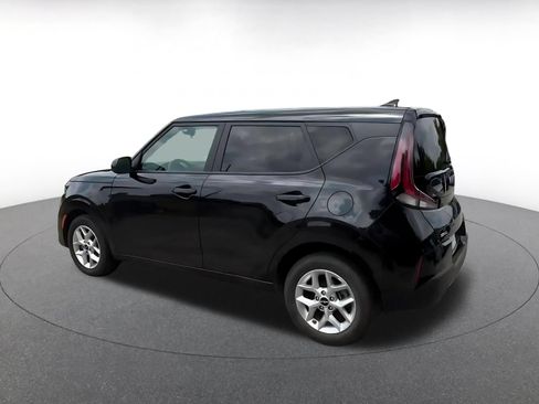 Used 2025 Kia Soul LX w/ LX Technology Package FWD image 10