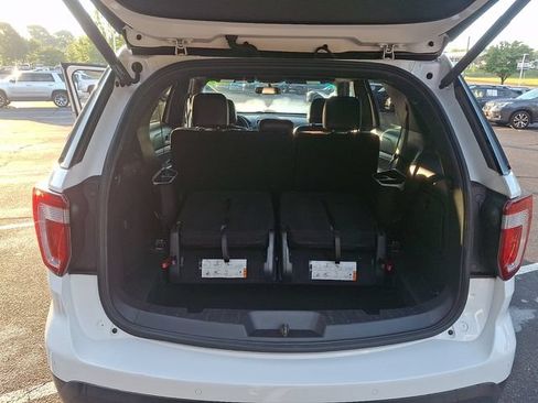 Used 2017 Ford Explorer XLT w/ Equipment Group 202A FWD image 29