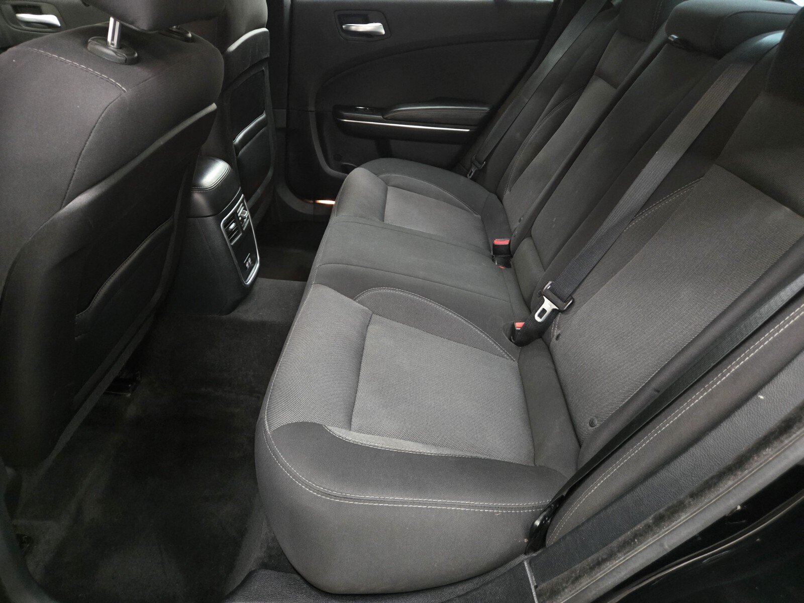 Used 2015 Dodge Charger SE RWD image 8