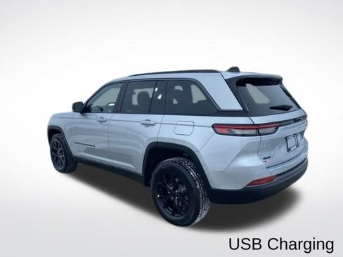New 2026 Jeep Grand Cherokee Altitude image 3