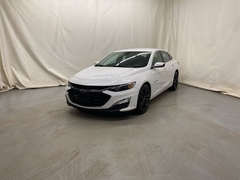 Used 2023 Chevrolet Malibu LT w/ Sport Edition image 2