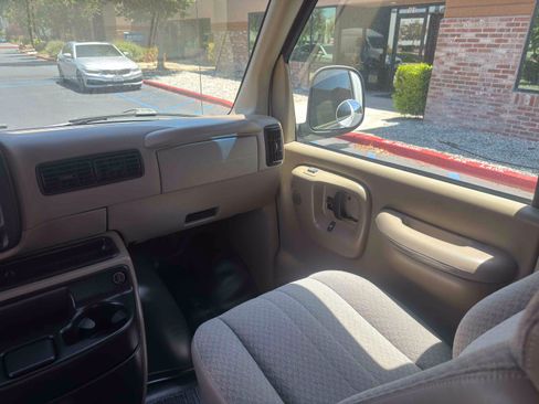 Used 2001 Chevrolet Express 3500 w/ Convenience Pkg 1 RWD image 40