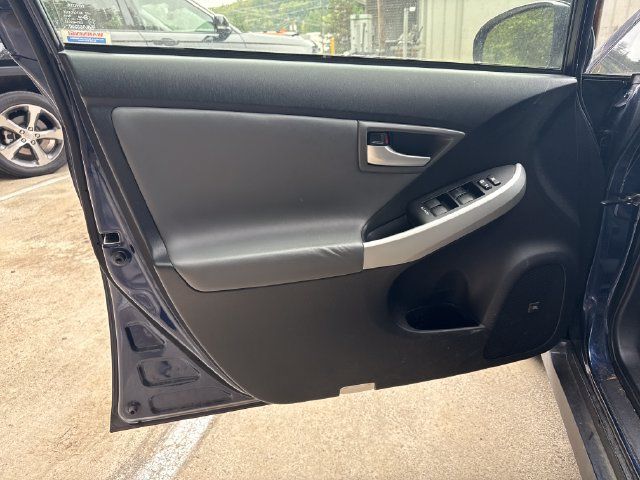 Used 2015 Toyota Prius Four w/ Deluxe Solar Roof Package FWD image 13