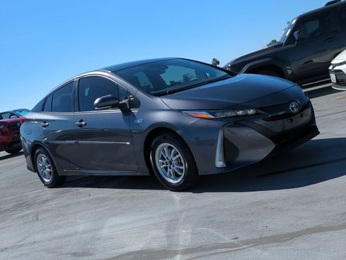 Used 2022 Toyota Prius Prime XLE FWD image 3