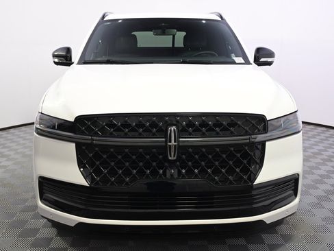 New 2025 Lincoln Navigator Reserve w/ Jet Appearance Package image 10