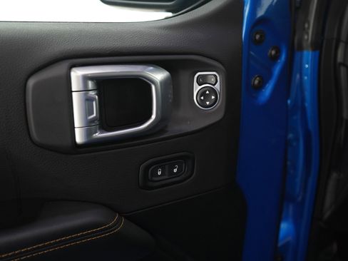 Used 2024 Jeep Wrangler Unlimited Sahara w/ Technology Group AWD/4WD image 19