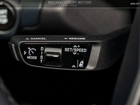 Used 2025 Porsche 911 Carrera RWD image 30