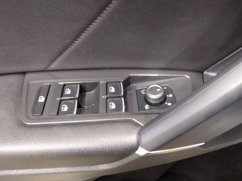 Used 2020 Volkswagen Tiguan SEL Premium R-Line image 23