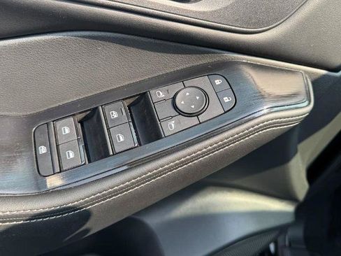 Certified 2025 Nissan Rogue SV FWD image 15