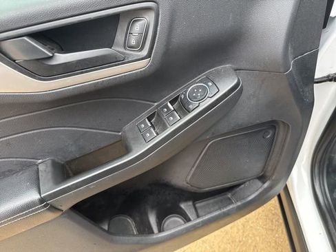 Used 2022 Ford Escape SE w/ SE Sport Appearance Package image 11