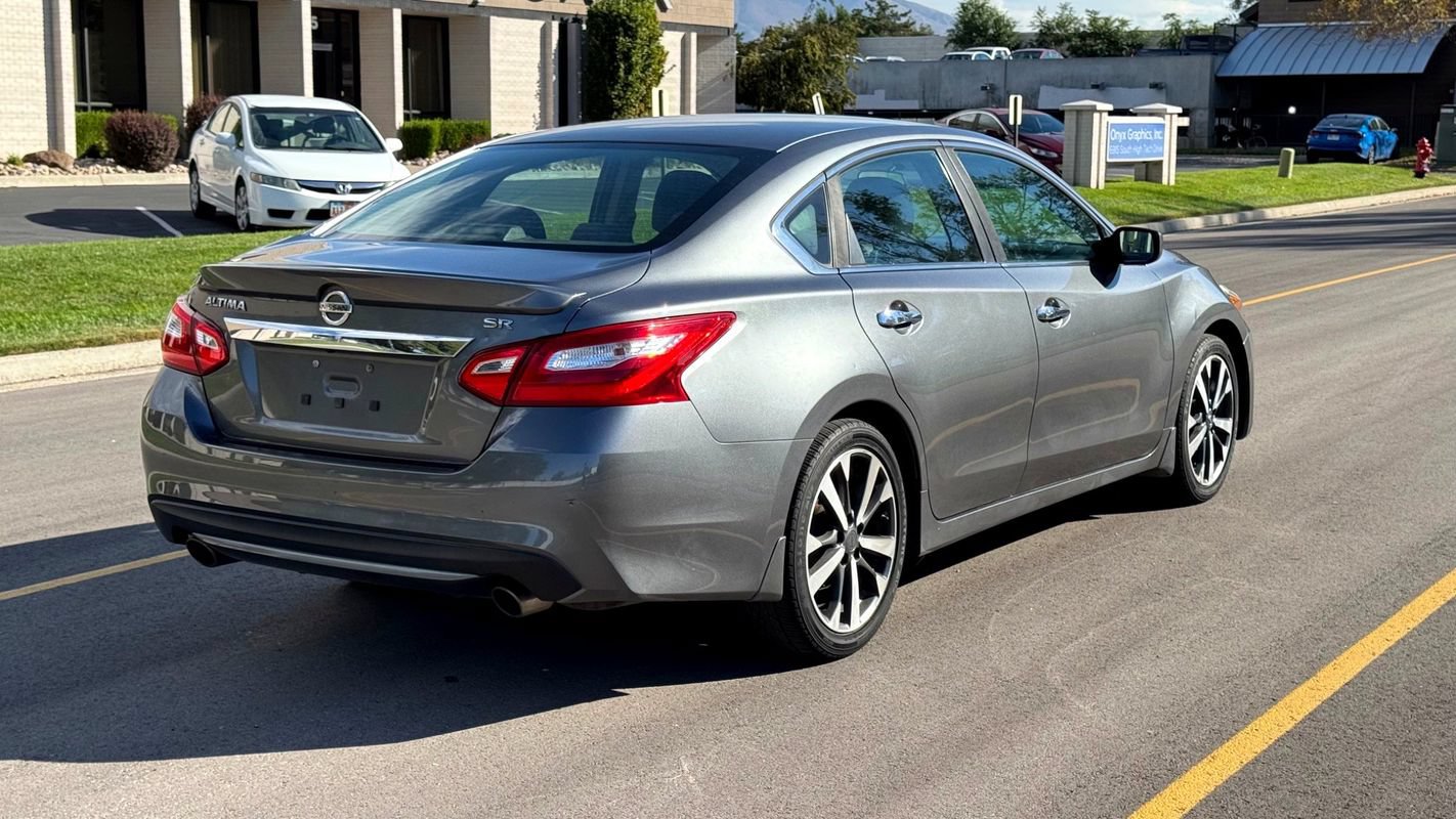 Used 2016 Nissan Altima 2.5 SR w/ LED Appearance Package FWD image 5