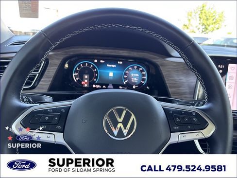 Used 2025 Volkswagen Atlas SEL AWD/4WD image 29