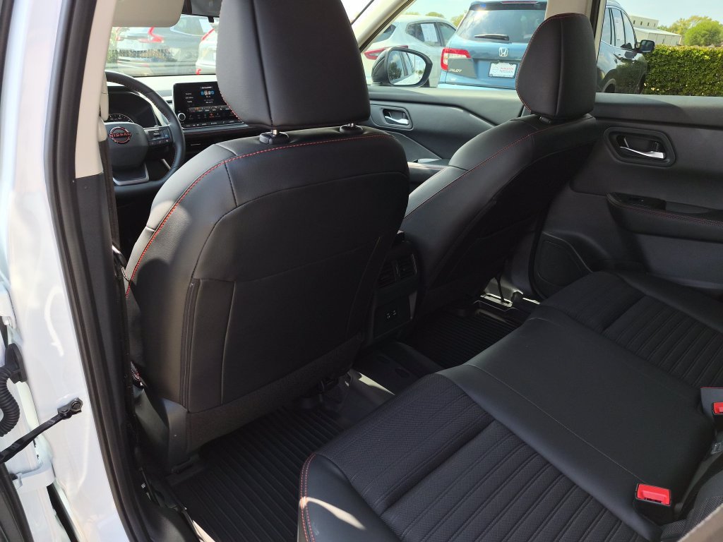 Certified 2026 Nissan Rogue SV AWD/4WD image 10