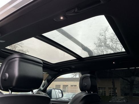 Used 2023 Jeep Wagoneer Series III w/ Premium Group I image 28