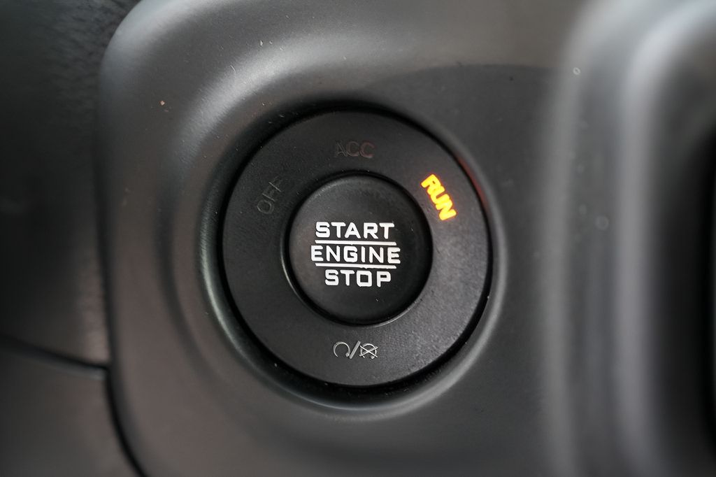 Used 2021 Jeep Gladiator Sport AWD/4WD image 29