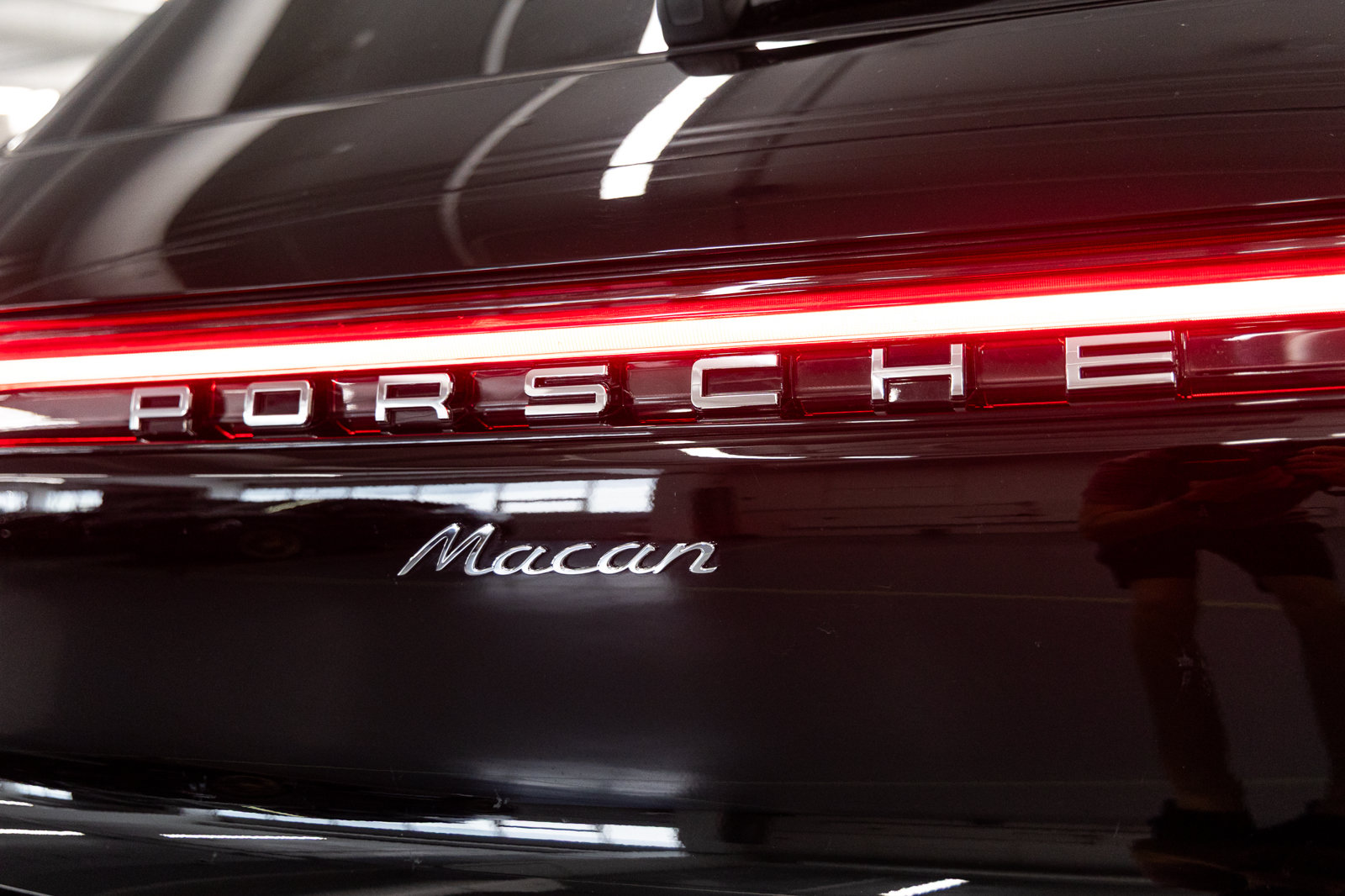 Used 2025 Porsche Macan AWD/4WD image 18