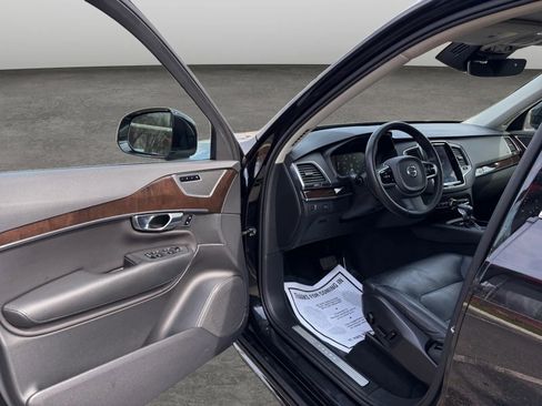 Used 2019 Volvo XC90 T5 Momentum image 11