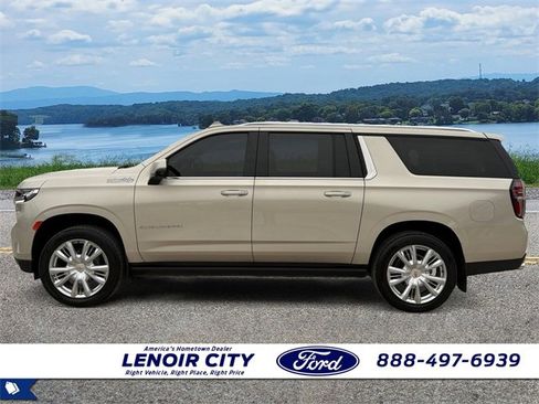 Used 2023 Chevrolet Suburban High Country image 4