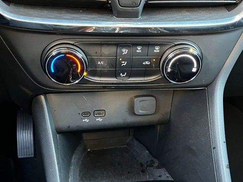 Used 2025 Buick Encore GX Preferred image 25