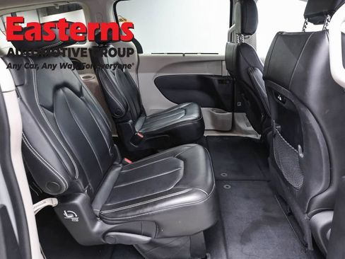 Used 2023 Chrysler Pacifica Touring-L FWD image 24
