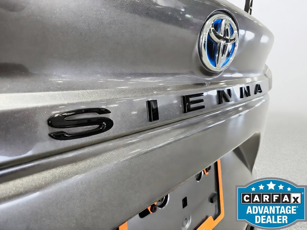 Used 2022 Toyota Sienna XSE FWD image 39
