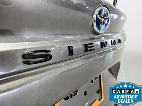 Used 2022 Toyota Sienna XSE FWD image 39