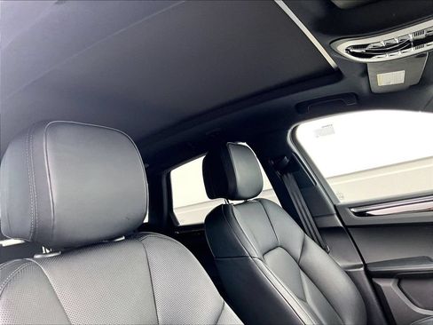 Certified 2026 Porsche Macan AWD/4WD image 27