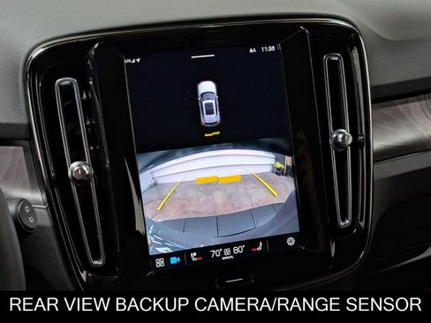 Used 2023 Volvo XC40 Recharge Core image 36