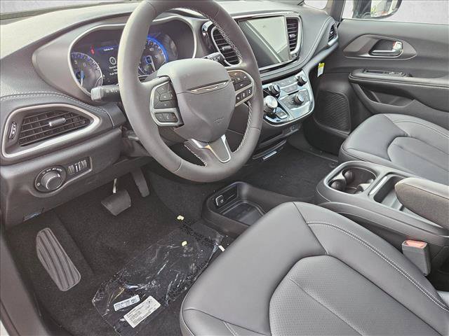 New 2027 Chrysler Pacifica Select FWD image 3