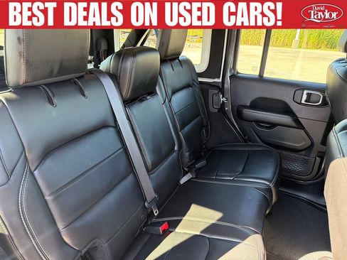 Used 2018 Jeep Wrangler Unlimited Sahara AWD/4WD image 33