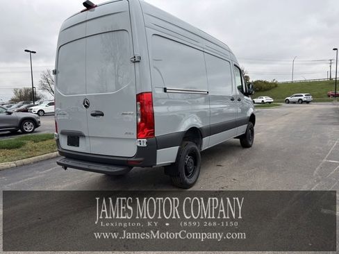 Used 2025 Mercedes-Benz Sprinter 2500 image 6