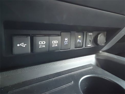 Used 2021 Toyota Tundra Limited image 22