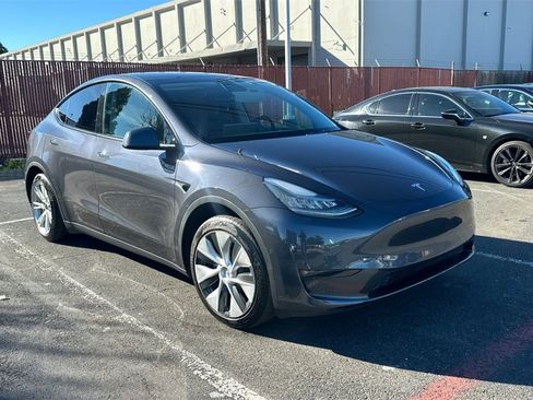 Used 2021 Tesla Model Y Long Range image 2