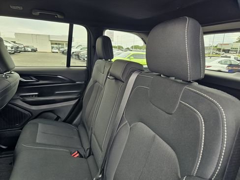 Used 2024 Jeep Grand Cherokee Laredo RWD image 32