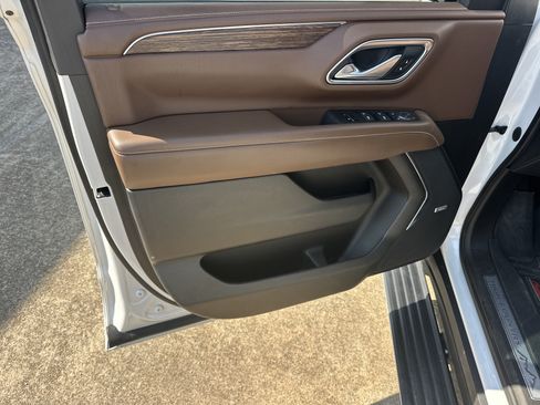 Used 2021 Chevrolet Tahoe High Country w/ Premium Package RWD image 11