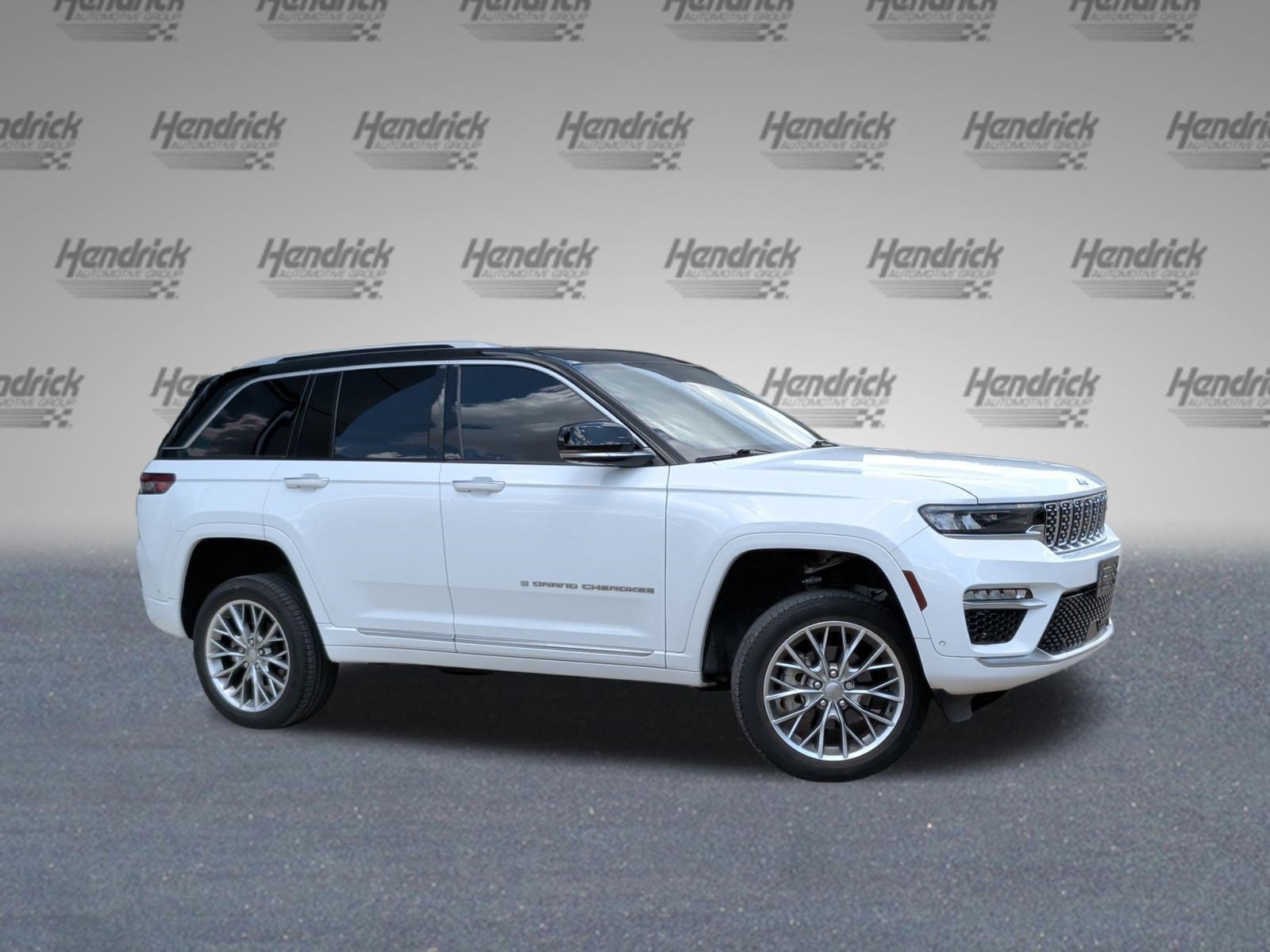 Used 2023 Jeep Grand Cherokee Summit w/ Adv Protech Group IV AWD/4WD image 2