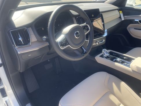 New 2026 Volvo XC90 B5 Core image 17