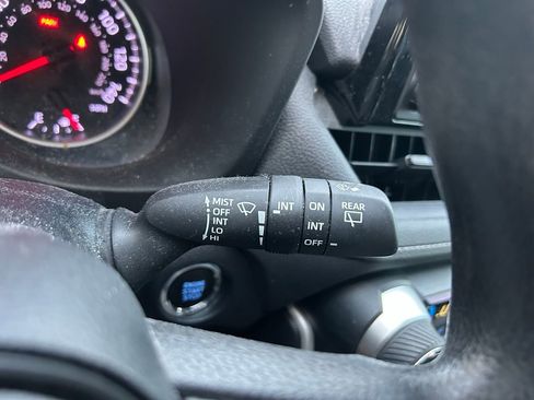 Used 2022 Toyota RAV4 XLE image 21