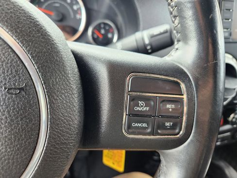 Used 2012 Jeep Wrangler Sahara image 28