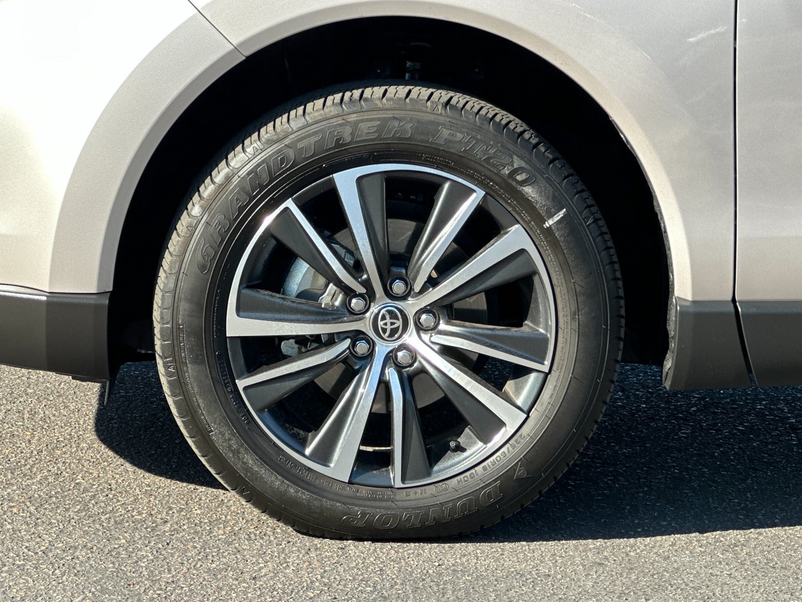 Used 2023 Toyota Venza LE AWD/4WD image 23