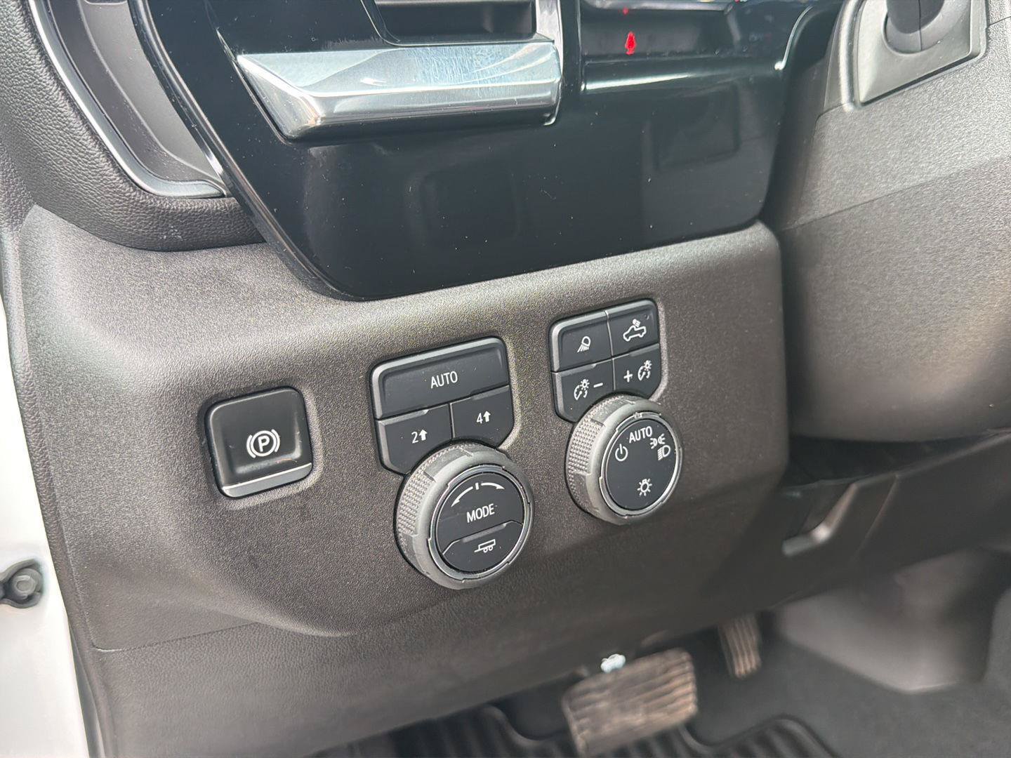 Used 2025 Chevrolet Silverado 1500 LT w/ Texas Edition Plus AWD/4WD image 23