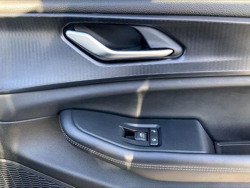 Used 2024 Jeep Grand Cherokee L Altitude AWD/4WD image 23