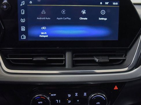 Used 2025 Chevrolet Trax LT w/ LT Convenience Package image 19