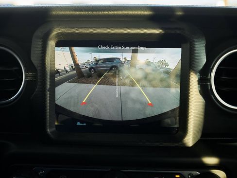 Used 2022 Jeep Wrangler Unlimited Sahara image 55