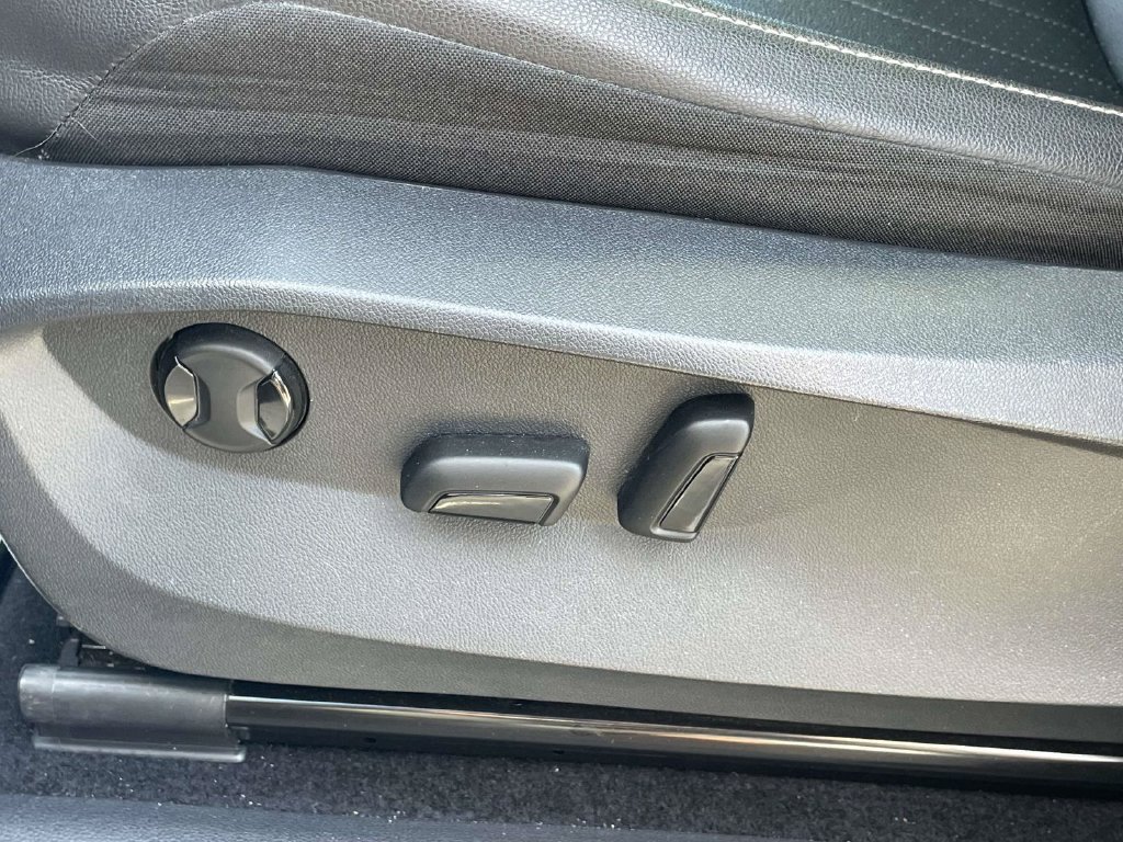 Certified 2022 Volkswagen Tiguan SE FWD image 16