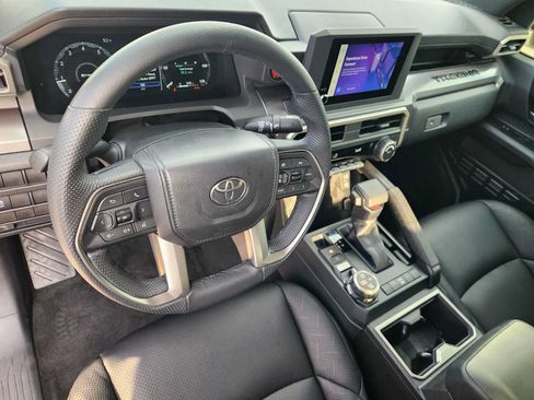 Used 2026 Toyota Tacoma TRD Off-Road AWD/4WD image 2